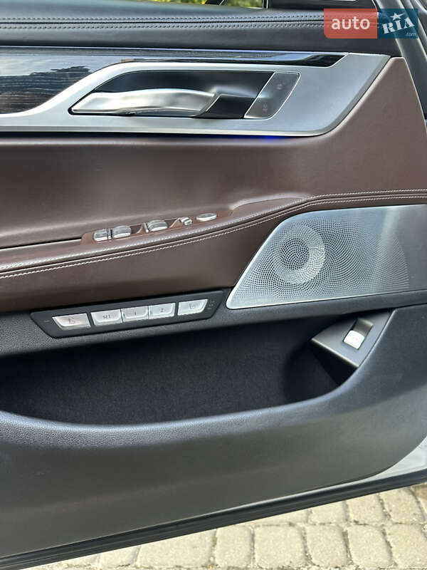 Седан BMW 7 Series 2017 в Львові