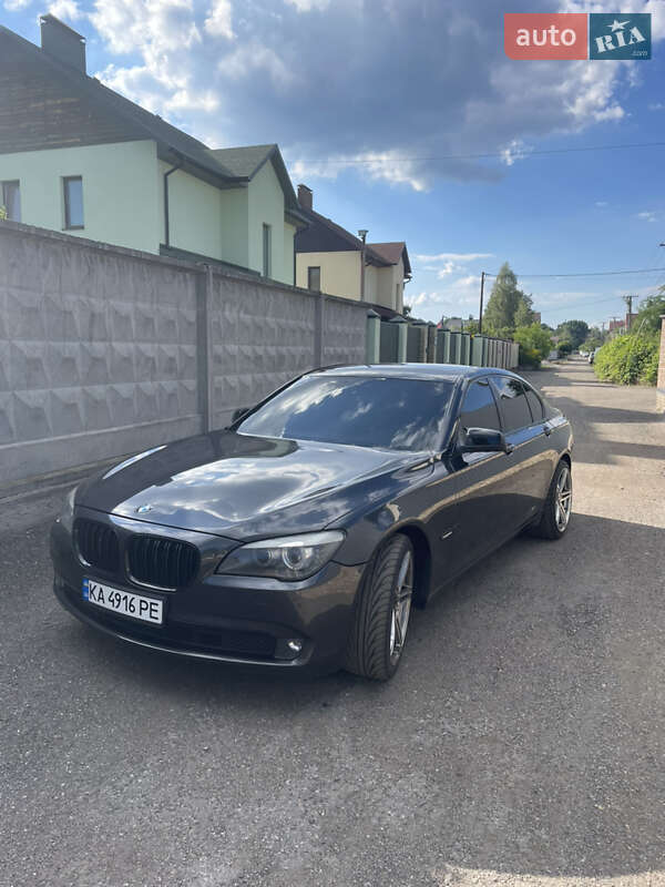Седан BMW 7 Series 2009 в 