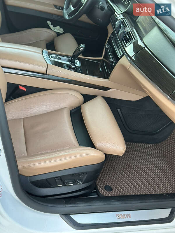Седан BMW 7 Series 2011 в Львові