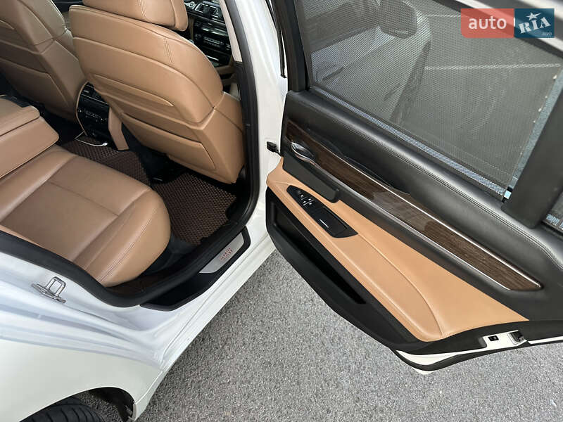 Седан BMW 7 Series 2011 в Львові