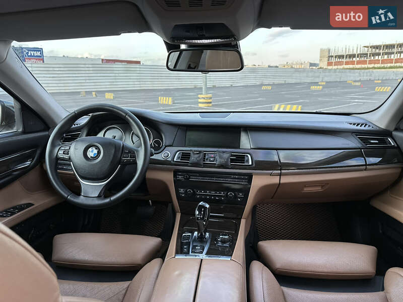 Седан BMW 7 Series 2011 в Львові