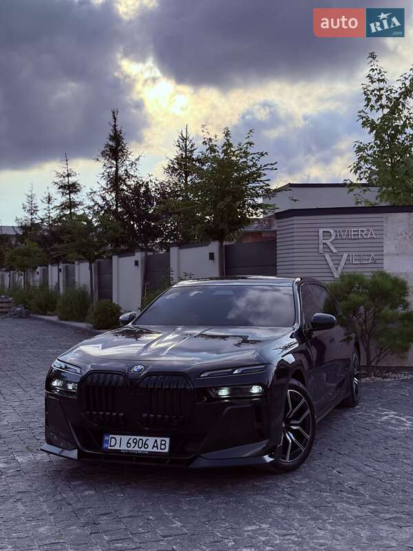 Седан BMW 7 Series 2023 в Львові