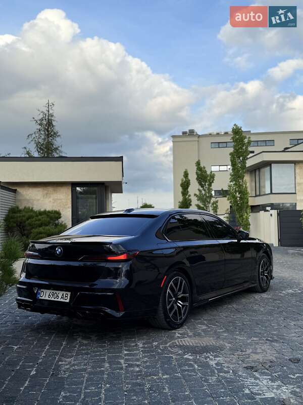 Седан BMW 7 Series 2023 в Львові