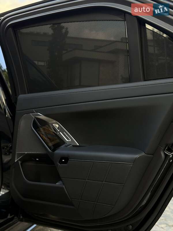 Седан BMW 7 Series 2023 в Львові