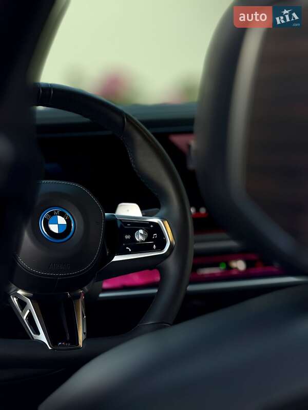 Седан BMW 7 Series 2023 в Львові