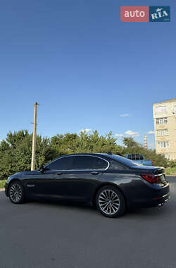 Седан BMW 7 Series 2012 в Богуславе