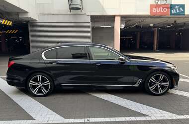 Седан BMW 7 Series 2015 в 