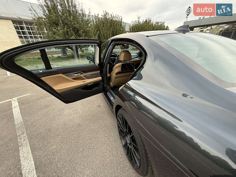 Седан BMW 7 Series 2015 в Киеве фото 15 Седан BMW 7 Series 2015 в Киеве
