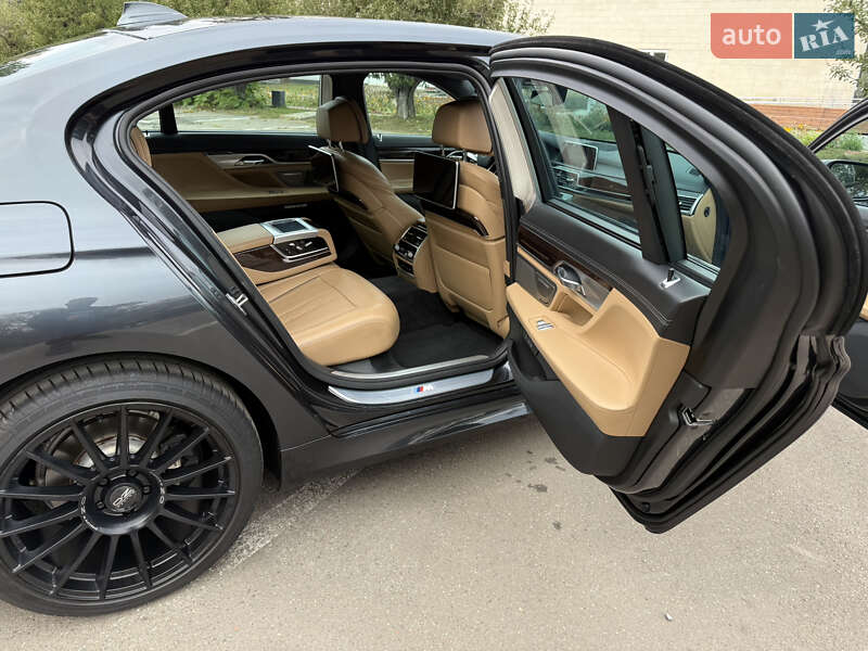 Седан BMW 7 Series 2015 в Киеве фото 27 Седан BMW 7 Series 2015 в Киеве