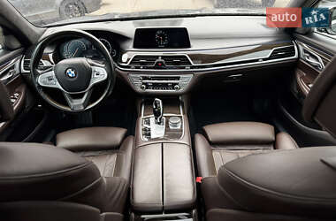 Седан BMW 7 Series 2016 в 