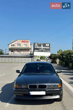 Седан BMW 7 Series 2000 в Чернівцях