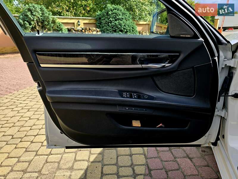 Седан BMW 7 Series 2014 в Мукачево