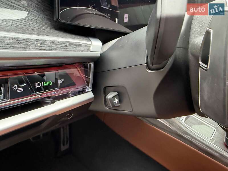 Седан BMW 7 Series 2024 в Львове