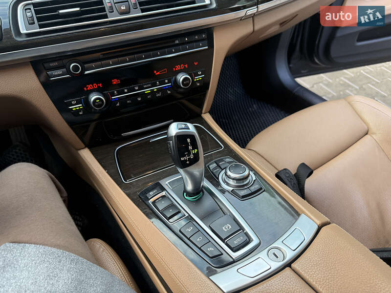 Седан BMW 7 Series 2013 в Черновцах