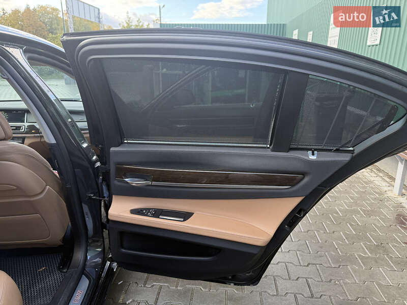 Седан BMW 7 Series 2013 в Черновцах