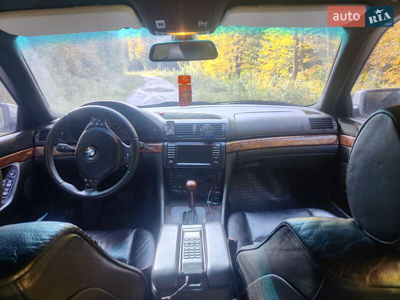 Седан BMW 7 Series 2000 в Иваничах