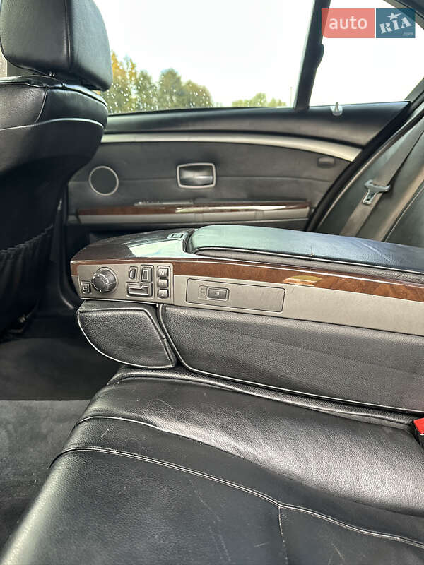 Седан BMW 7 Series 2003 в Радивилове