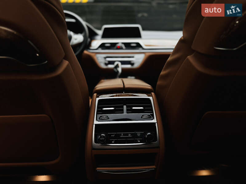 Седан BMW 7 Series 2018 в Києві фото 15 Седан BMW 7 Series 2018 в Києві