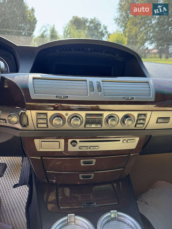 Седан BMW 7 Series 2006 в Городенке