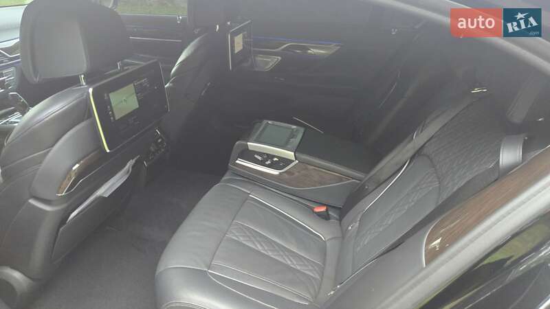 Седан BMW 7 Series 2019 в Луцке