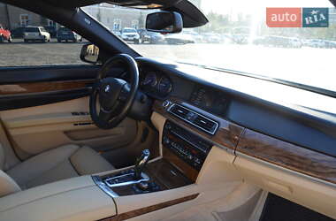 Седан BMW 7 Series 2010 в 