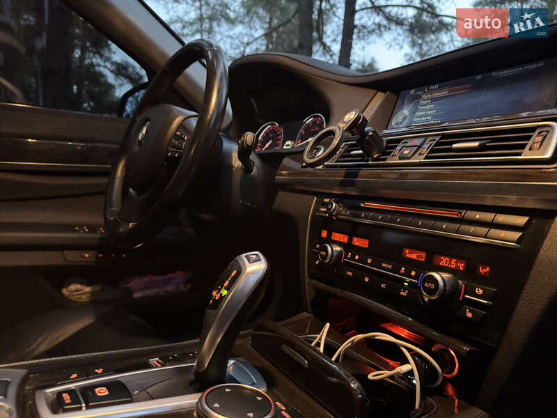 Седан BMW 7 Series 2015 в Киеве