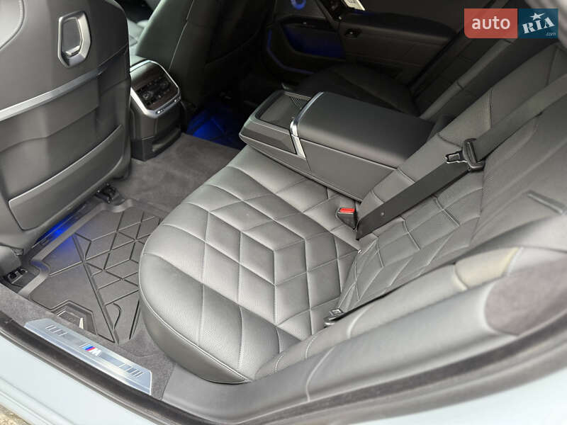 Седан BMW 7 Series 2022 в Львове