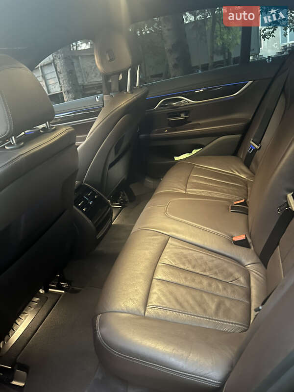 Седан BMW 7 Series 2017 в Почаеве