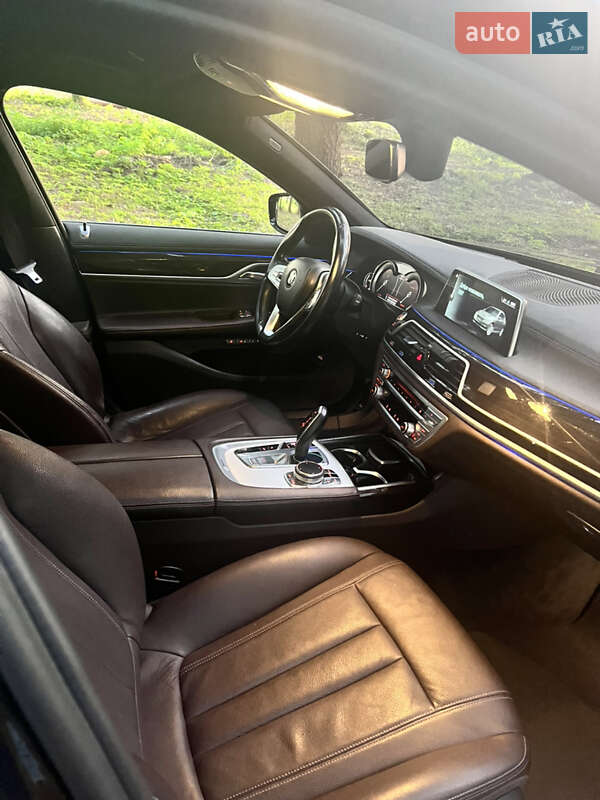 Седан BMW 7 Series 2017 в Почаеве