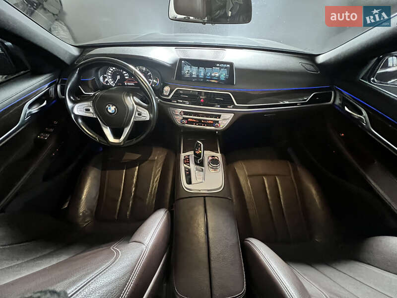 Седан BMW 7 Series 2017 в Почаеве