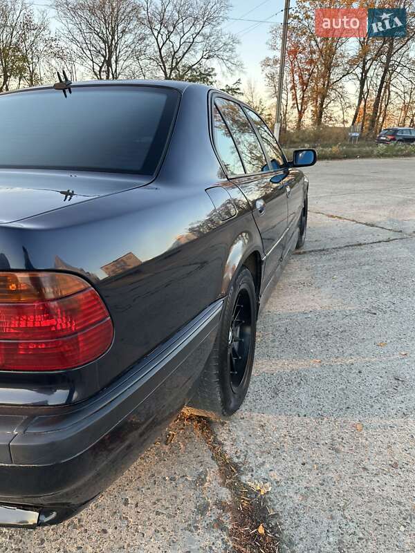 Седан BMW 7 Series 1999 в Чернівцях