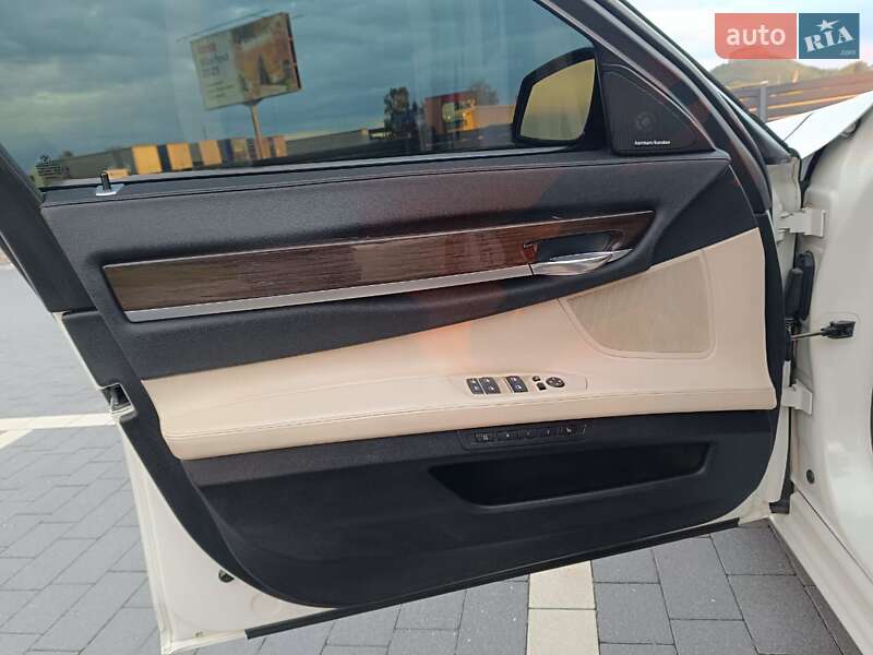 Седан BMW 7 Series 2009 в Мукачево