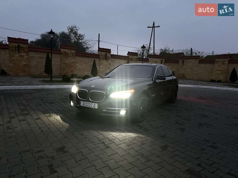 Седан BMW 7 Series 2013 в Измаиле