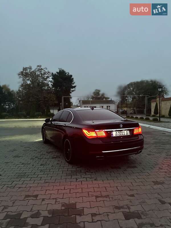 Седан BMW 7 Series 2013 в Измаиле