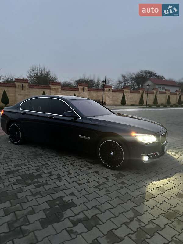 Седан BMW 7 Series 2013 в Измаиле