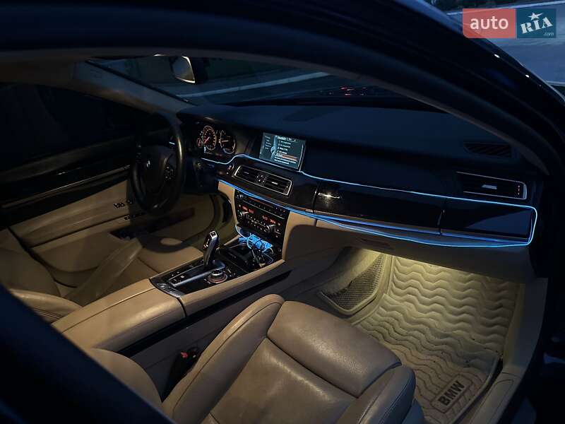 Седан BMW 7 Series 2013 в Измаиле