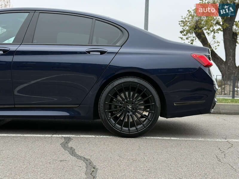 Седан BMW 7 Series 2022 в Киеве