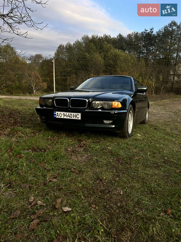 Седан BMW 7 Series 2000 в Иршаве