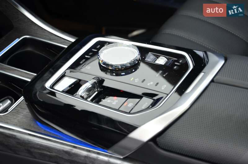 Седан BMW 7 Series 2024 в Киеве