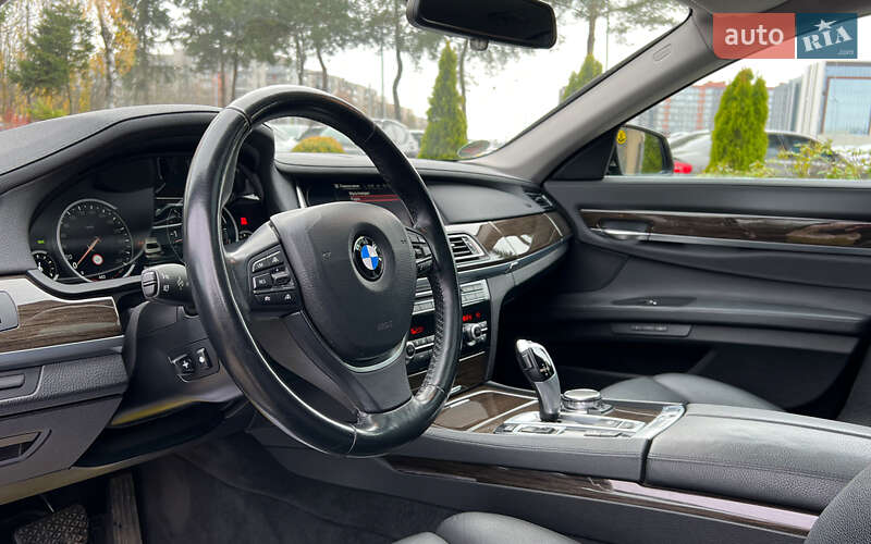 Седан BMW 7 Series 2015 в Львове