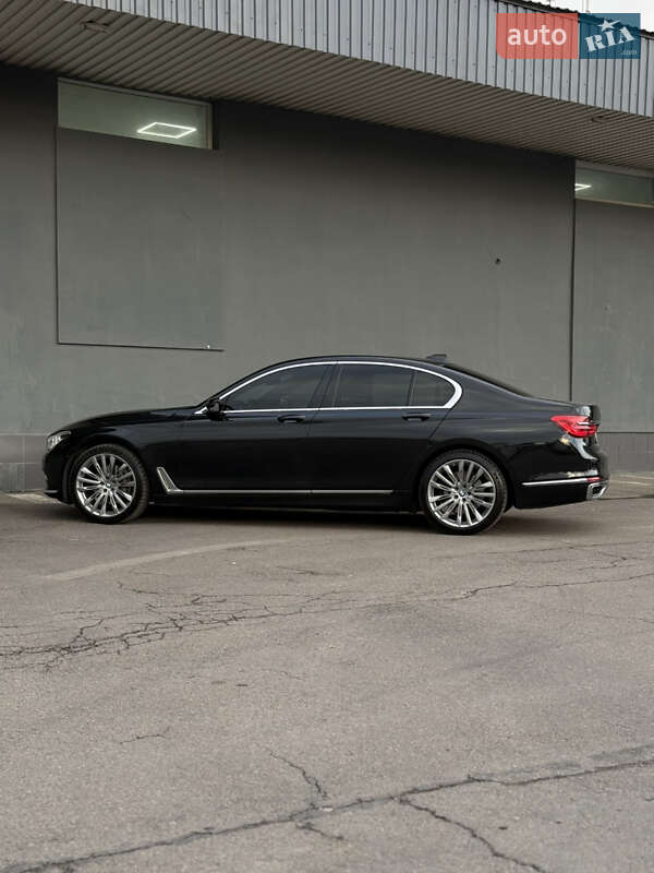 Седан BMW 7 Series 2017 в Львові