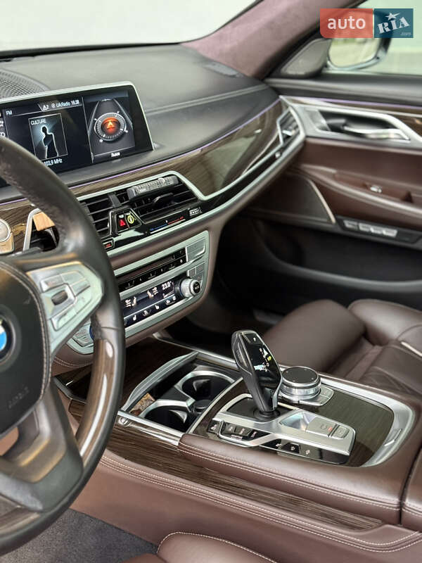 Седан BMW 7 Series 2017 в Львові