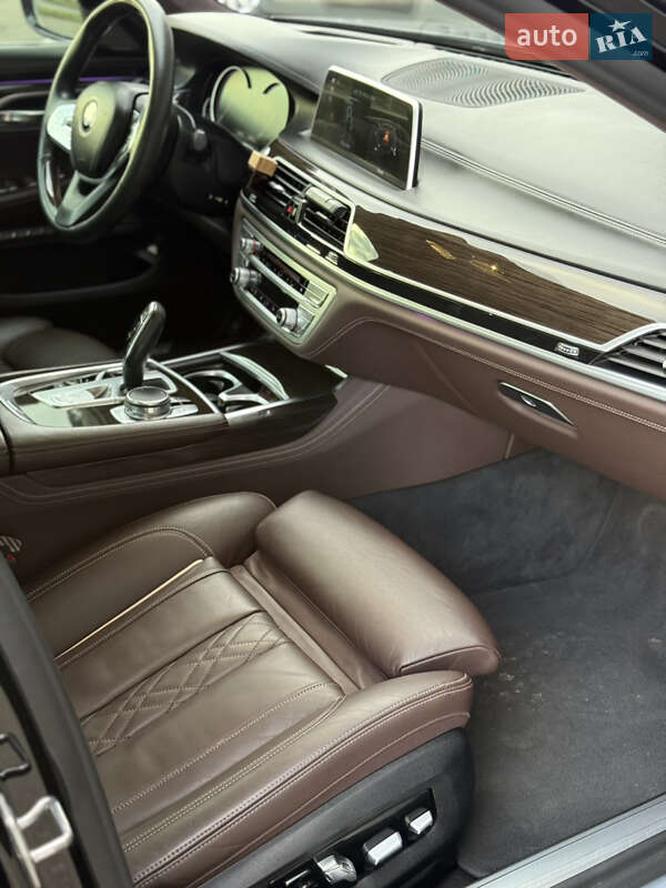 Седан BMW 7 Series 2017 в Львові