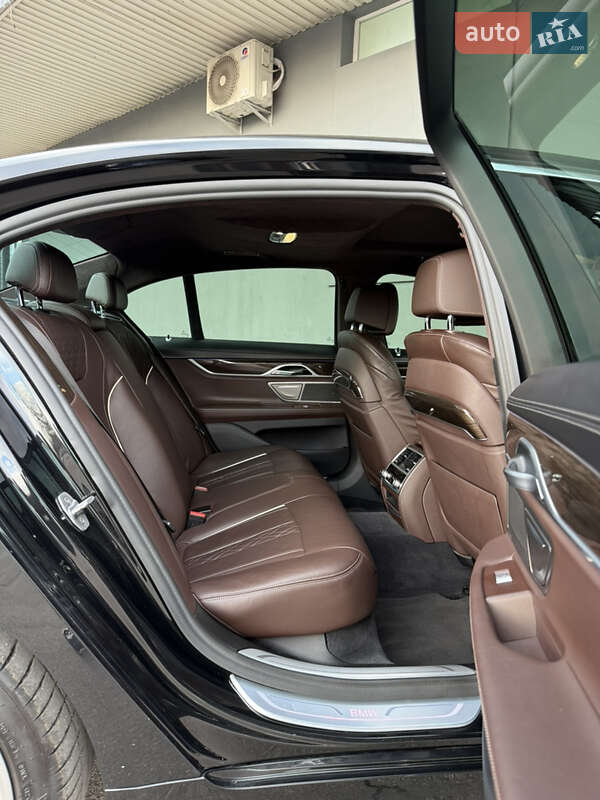 Седан BMW 7 Series 2017 в Львові