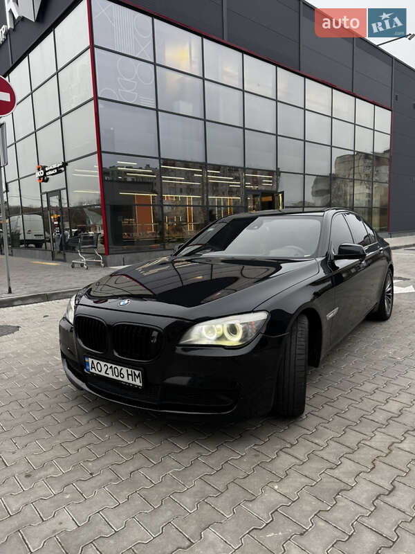 Седан BMW 7 Series 2010 в Калуше