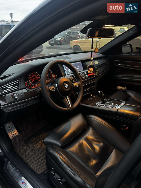 Седан BMW 7 Series 2010 в Калуше