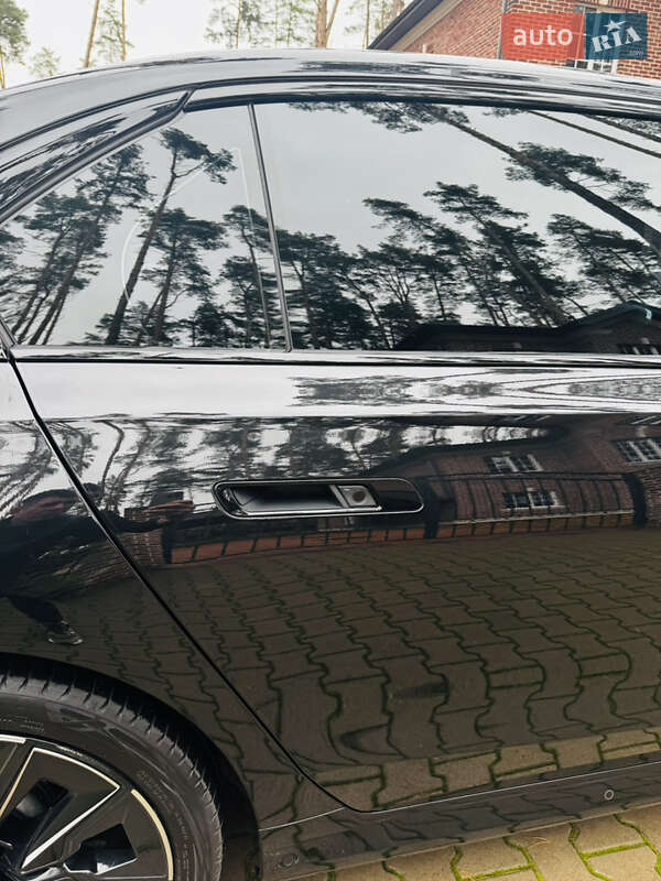 Седан BMW 7 Series 2023 в Киеве фото 16 Седан BMW 7 Series 2023 в Киеве