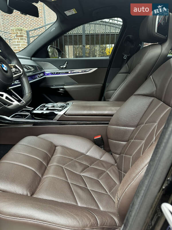 Седан BMW 7 Series 2023 в Киеве фото 27 Седан BMW 7 Series 2023 в Киеве