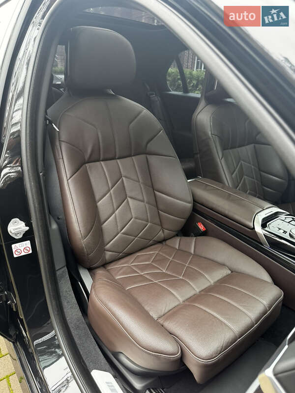 Седан BMW 7 Series 2023 в Киеве фото 43 Седан BMW 7 Series 2023 в Киеве