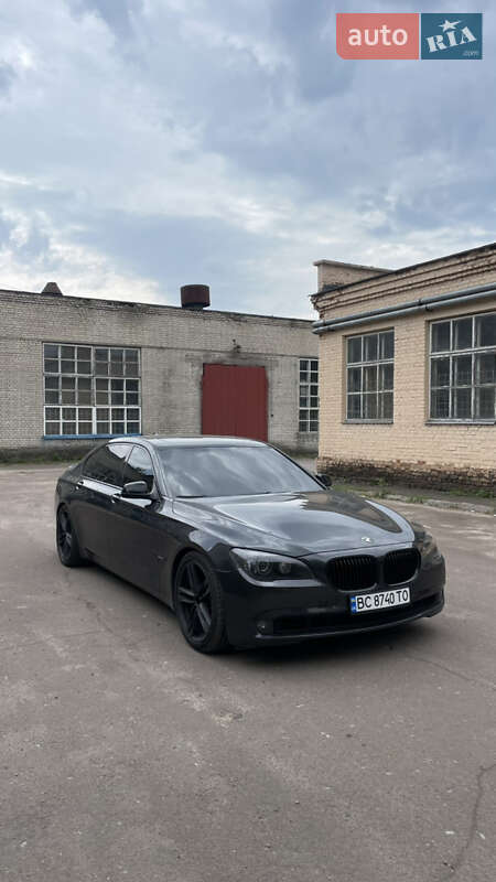 Седан BMW 7 Series 2010 в Львове